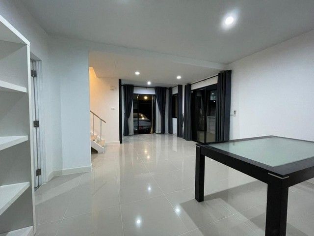 ให้เช่าบ้าน - เช่า บ้านเดี่ยว พร้อมอยู่ หมู่บ้านอารียา โคโม่ วงแหวน รามอินทรา ซอยสุเหร่าคลองหนึ่ง15 ใกล้ห้างแฟชั่นไอส์แลนด์ เดินทางสะดวก