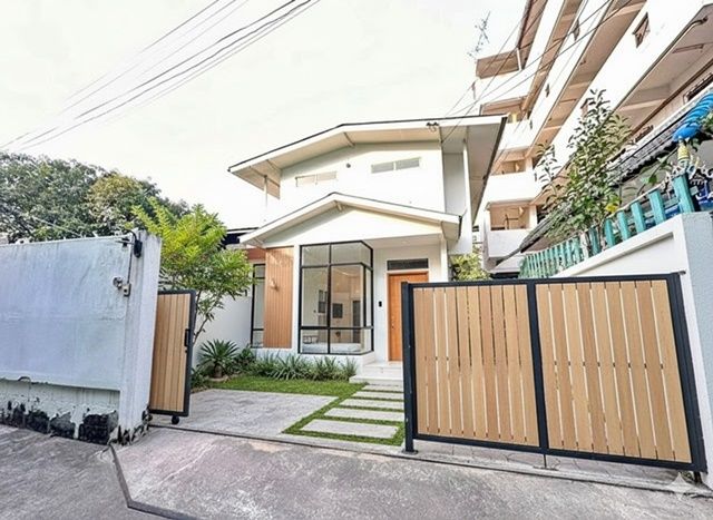 ให้เช่าบ้าน - รร.นานาชาติเบิร์คลีย์ 1.8 กม. 3 นอน 2 น้ำ ตลาดอุดมสุข 300 ม. ทางด่วนสุขุมวิท60-68 BTSอุดมสุข 500ม. ให้เช่าบ้านเดี่ยว 2 ชั้น 52ตร.วา.