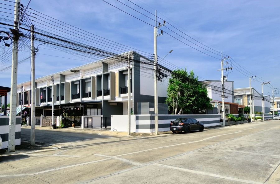 ขายทาวน์เฮาส์ - สวยสุดในหมู่บ้าน บ้านตัวอย่าง ตกแต่งจัดเต็ม ทาวน์เฮ้าส์ 2 ชั้น แปลงมุม ทำเลดีโซนหน้าโครงการ ม.แกรนด์วิลล์ ปทุมธานี-สายใน