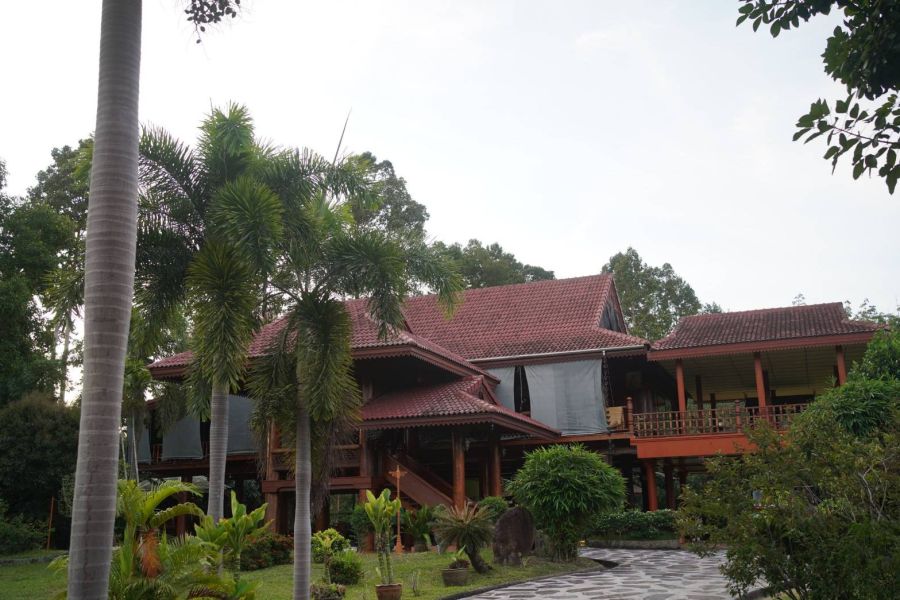 ขายบ้าน - ขายบ้านเดี่ยว 2 ชั้น ต.กะเฉด อ.เมือง จ.ระยอง เป็นไม้สักทองทั้งหลัง 23 ไร่, 1 งาน, 83.2 ตร.ว.