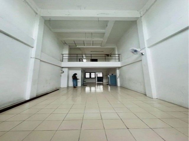 ให้เช่าอาคารพาณิชย์ / สำนักงาน - ให้เช่า อาคารพาณิชย์ เส้นศรีราชา-หนองค้อ ทำเลดี ติดถนนหลัก TP-C1843