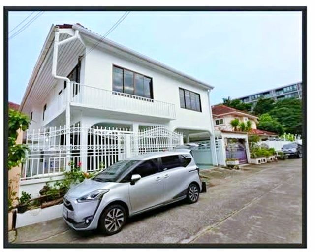 ให้เช่าบ้าน - MRT โชคชัย 4 3.1 กม.ให้เช่าบ้านเดี่ยว 2 ชั้น 5นอน นาคนิวาส40-48 รีโนเวทใหม่ 268ตร.ม. 68ตร.วา.