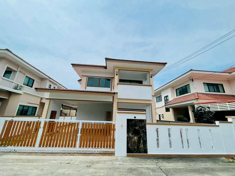 ขายบ้าน - บ้านเดี่ยมือสองหลังใหญ่ โครงการปิยวัฒน์ เฟส 3 บ้านปึก ชลบุรี