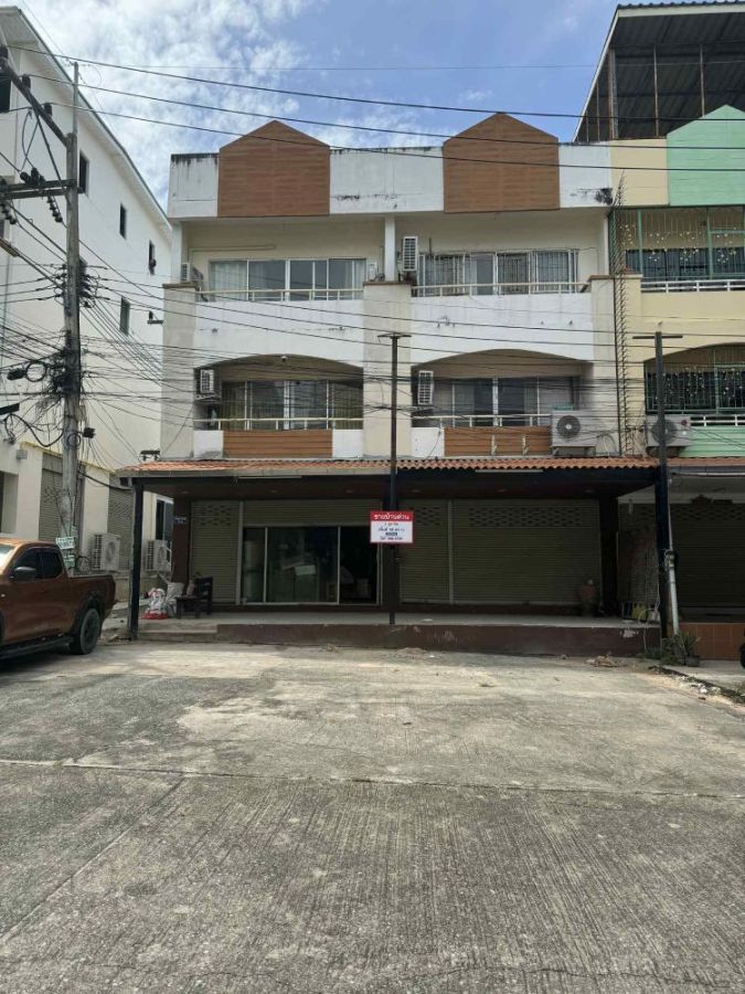ขายอาคารพาณิชย์ / สำนักงาน - ขายอาคารพาณิชย์ 3 ชั้น 2 คูหาติด หลังมุม ทำเลดี เดินทางสะดวก อำเภอบางละมุง จังหวัดชลบุรี