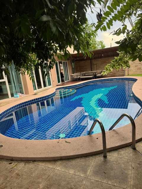 ให้เช่าบ้าน - บ้านพลูวิลล่าให้เช่าในโครงการ 6 ห้องนอน ทุ่งกลมตาลหมัน หรือสุขุมวิท 89