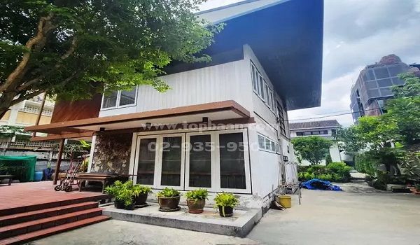 ขายบ้าน - ขายบ้านเดี่ยว เนื้อที่ 127.80 ตารางวา ถนนนครไชยศรี ใกล้ตลาดราชวัตร แขวงถนนนครไชยศรี เขตดุสิต กรุงเทพมหานคร