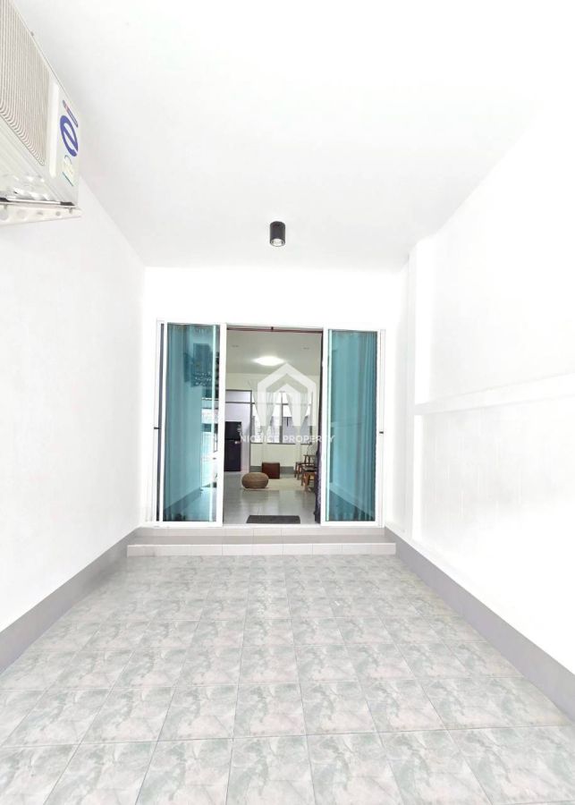 ให้เช่าบ้าน - บ้านแฝด หมู่บ้านธารทอง 3 เฟอร์นิเจอร์ครบ พร้อมเข้าอยู่! ปล่อยเช่าราคา 35,000 บาทต่อเดือน