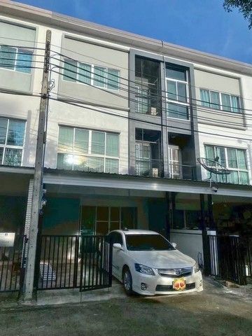 ให้เช่าทาวน์เฮาส์ - ให้เช่าทาวโฮม3 ชั้นแนวรถไฟฟ้าสายสีเหลือง ใกล้สถานีรถไฟฟ้าแบริ่ง ใกล้ทางด่วน ใกล้บิ๊กซี โลตัสลุมพินี ทาวน์ วิลล์ ศรีนครินทร์ แบริ่ง