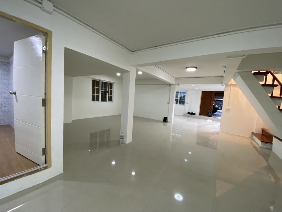 ให้เช่าบ้าน - บ้านเดี่ยวใหม่ติดถนนใหญ่ลาซาล (สุขุมวิท 105)