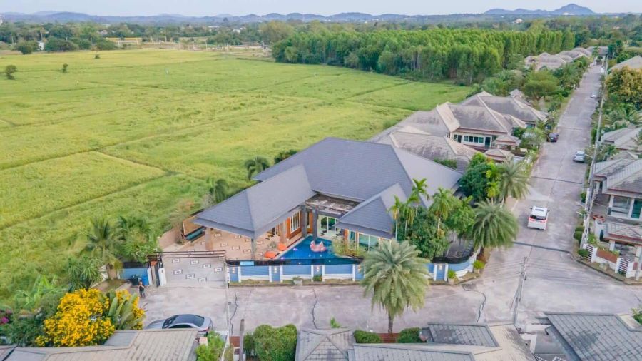 บ้าน - ขายหรือเช่า บ้านพลูวิลล่า Huay Yai private pool บ้านตรงปรก ถือกระเป๋าเข้าอยู่ได้เลย