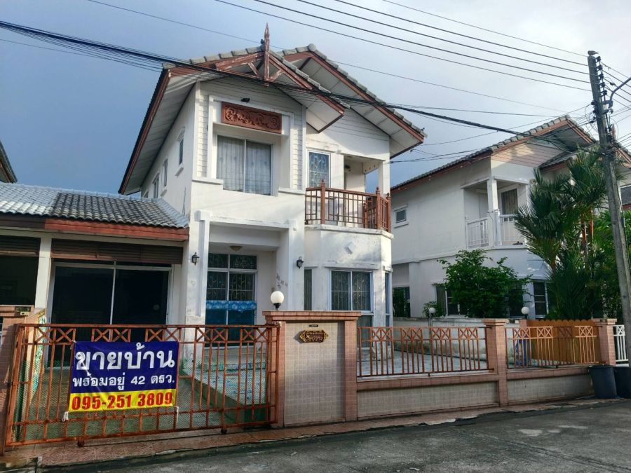 ขายบ้าน - ขายบ้าน 2 ชั้น ในหมู่บ้านฟ้าปิยรมย์ ลำลูกกา 42 ตรว.