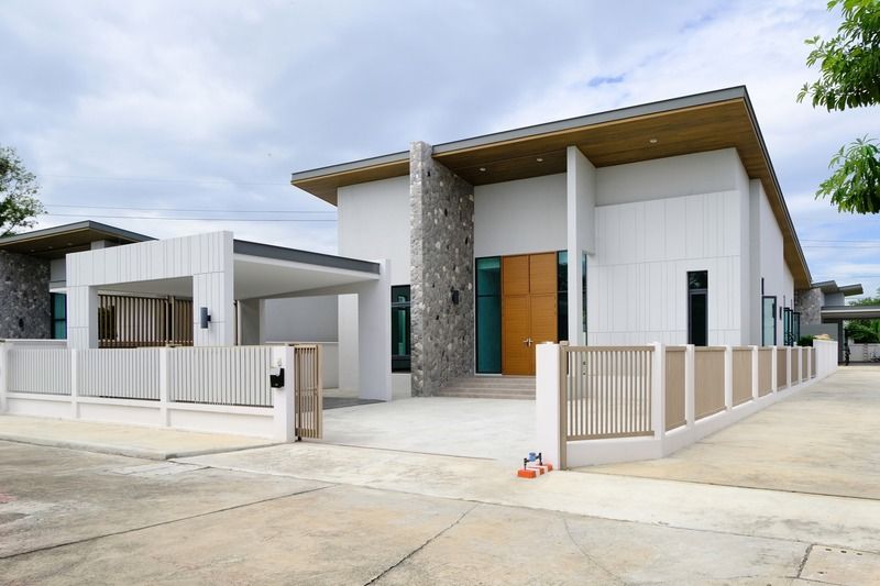 ขายบ้าน - ขายด่วน หลังสุดท้าย บ้านพูลวิลล่าหลังใหญ่ บ้านใหม่มือ 1 พร้อมตกแต่งภายใน สวยจัดเต็มทั้งหลัง ม.แกรนด์วิลล์ อยุธยา