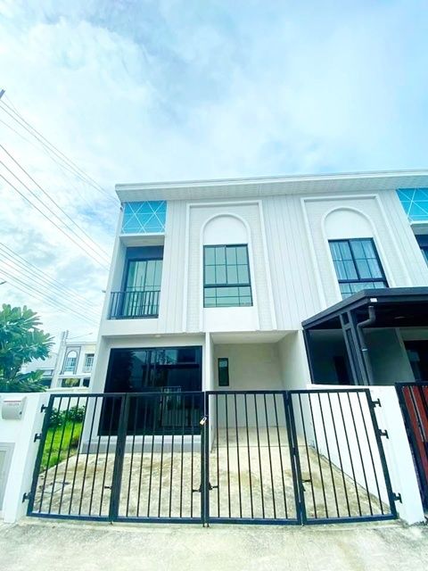 ให้เช่าทาวน์เฮาส์ - โลตัส วัดไพร่ฟ้า 1กม.ให้เช่า ทาวน์โฮม 2 ชั้น 3 นอน รร.เทคโนโลยีแหลมทอง 1.2 กม. 2 น้ำ รพ.ปทุมธานี 3.6 กม.ถ. กรุงเทพ-ปทุมธานี