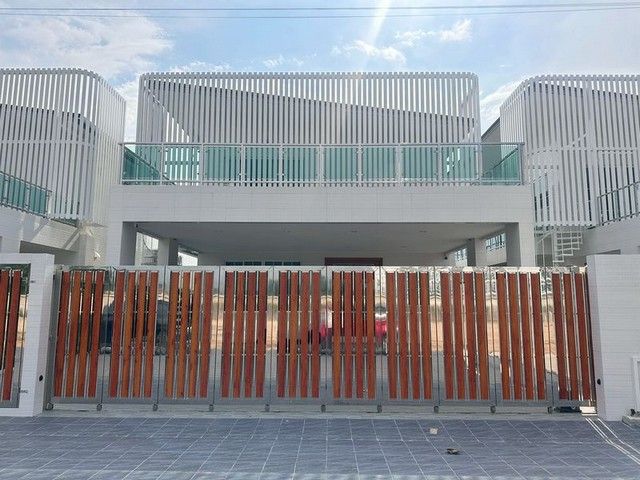 ให้เช่าบ้าน - บ้านเช่าพร้อมสระว่ายน้ำส่วนตัว หรูสไตล์ luxuryมีระบบความปลอดภัยสูง