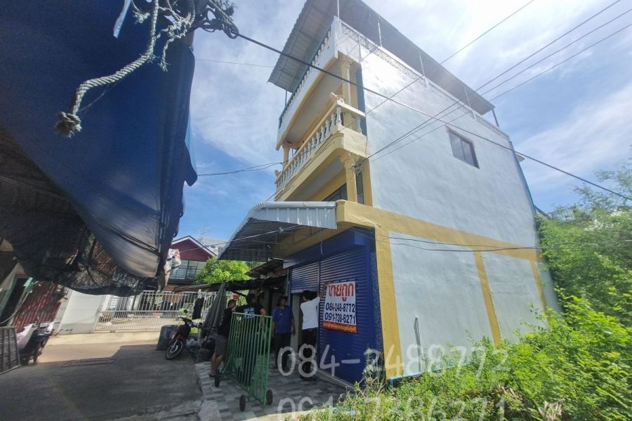 ขายอาคารพาณิชย์ / สำนักงาน - ตึก 3 ชั้นครึ่ง ในตลาดเทศบาลเมืองปราจีนบุรี (ตลาดล่าง) 3 ห้องนอน 2 ห้องน้ำ เนื้อที่ 13.5 ตารางวา