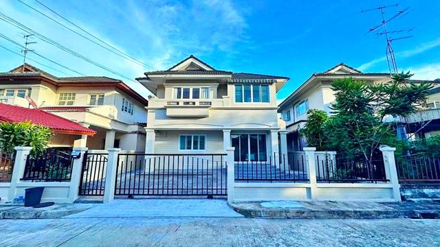 ให้เช่าบ้าน - ตลาดน้ำขวัญเรียม 1.1 กม. 4นอน RIS รร.นานาชาติร่วมฤดี 2.0 กม. MRT มีนพัฒนา 700 ม. ให้เช่าบ้านเดี่ยว 2 ชั้น 320ตร.ม. 102ตร.วา. 3 น้ำ