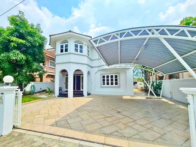 ให้เช่าบ้าน - จัดเต็มเฟอร์ฯ 90ตร.วา.355 ตร.ม. 5นอน MRT วัชรพล 2.7กม. รร.สตรีวิทยา2 ย่านลาดพร้าว บ้านเดี่ยว 2 ชั้นหรูหรา 4 น้ำ