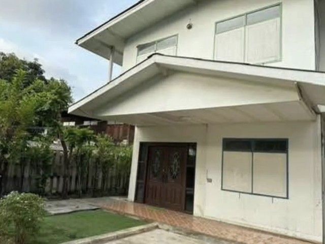 ให้เช่าบ้าน - ให้เช่าบ้าเดี่ยวถ.สุขุมวิท66/1ที่ดิน50 ตรา.ว3นอน2น้ำแอร์1เครื่องจดทะเบียนบริษัทได้เช่า25000บ/ดใกล้BTSอุดมสุขเพียง 1 กมถนนสุขุมวิท66/1