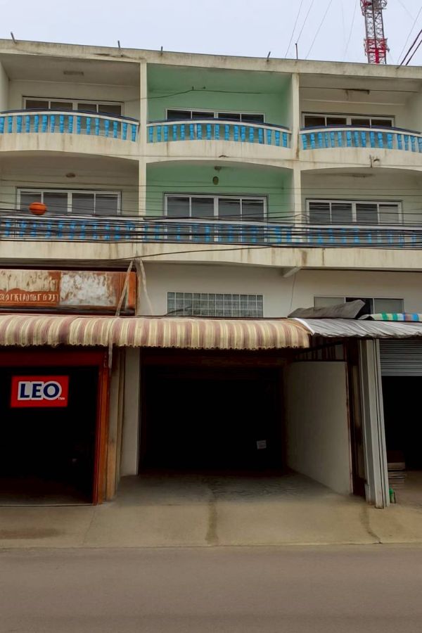 ขายอาคารพาณิชย์ / สำนักงาน - ขาย ถูกมาก อาคารพาณิชย์ 3.5 ชั้น ใจกลางเมืองนครปฐม