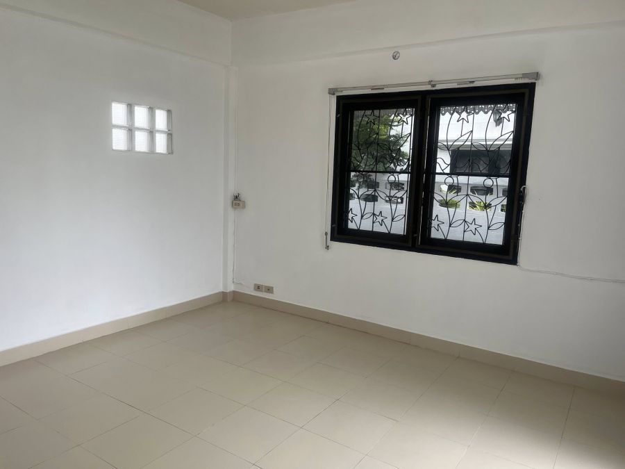 ให้เช่าบ้าน - ให้เช่าบ้านใกล้รถไฟฟ้า บ้านเช่าลาดพร้าว 63ตรว. 4นอน 2น้ำ แอร์3เครื่อง ตกแต่งใหม่ ทำเลดี