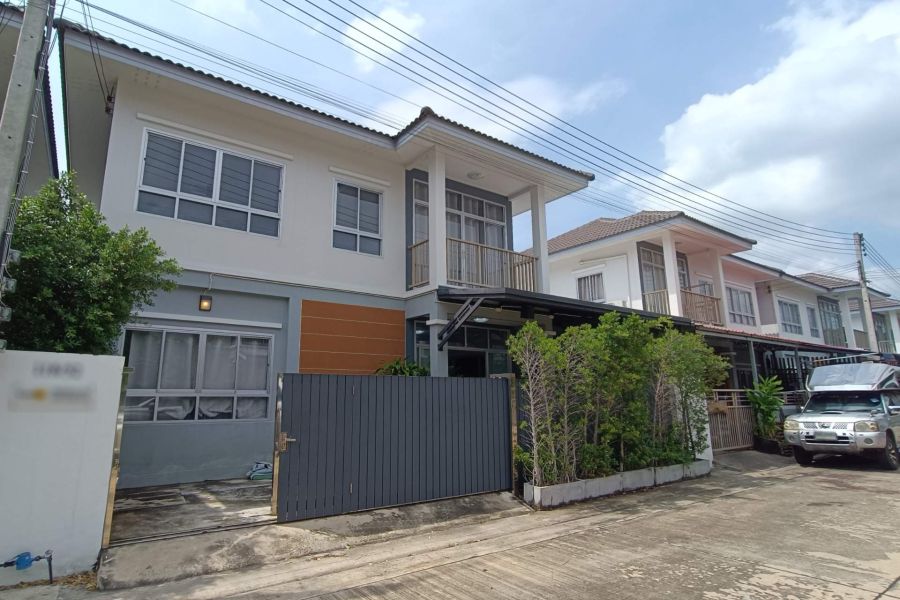 ขายบ้าน - ขายบ้านแฝด หมู่บ้านปารมี พุทธมณฑล สาย 5 ใกล้ตลาดเสรี เข้าออกซอยไร่ขิงได้