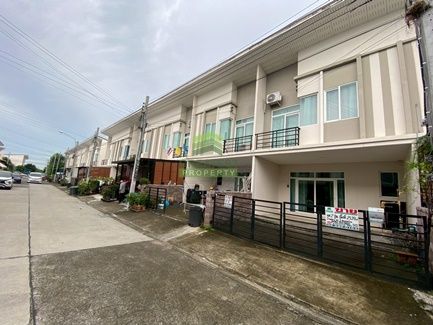 ขายทาวน์เฮาส์ - หมู่บ้านกัสโต้ บางนา-สุวรรณภูมิ ขายด่วน ทาวน์เฮ้าส์ 2 ชั้น เนื้อที่ 21.20 ตร.ว สวย ทำเลดี ใกล้สนามบินสุวรรณภูมิ