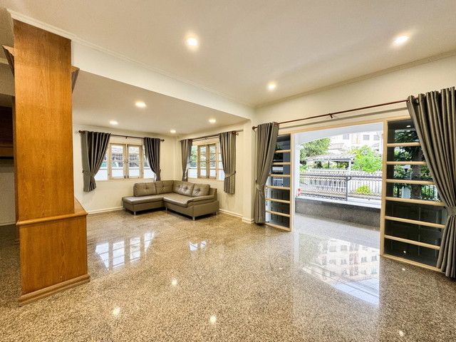 ให้เช่าบ้าน - บ้าน 2 ชั้นครึ่งซอยลาดพร้าววังหิน18 เพิ่ง Renovated ใหม่ 3ห้องนอน ให้เช่า