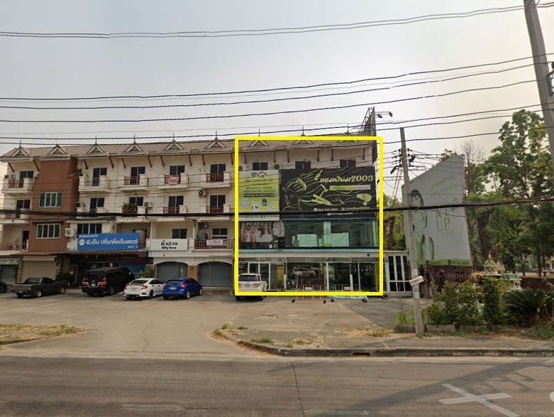 ขายอาคารพาณิชย์ / สำนักงาน - ขายถูกอาคารพาณิชย์ 4ชั้น 3คูหาติดกัน ติดถนนสมโภช700ปี ตรงข้ามโลตัสรวมโชค เมืองเชียงใหม่.