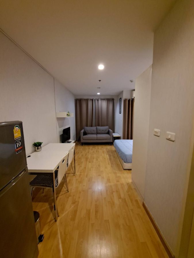 ให้เช่าคอนโด - ให้เช่าคอนโด ราคาถูก 10,000 บาท คาซ่า อโศก-ดินแดง ใกล้รถไฟฟ้าใต้ดิน MRT ใกล้ BTS อนุสาวรีย์ พร้อมเฟอร์นิเจอร์และเครื่องซักผ้า