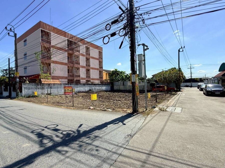 ขายที่ดิน - ขายด่วน ที่ดิน 108 ตารางวา ติดถนนคอนกรีตสาธารณะ ซอย รามอินทรา 65 แยก 2-4 เขตบางกะปิ กทม