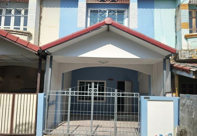 ขายทาวน์เฮาส์ - ขายทาวน์เฮ้าส์ หมู่บ้านปิยวรารมย์ 3 ถนนบ้านกล้วย-ไทรน้อย อำเภอไทรน้อย นนทบุรี