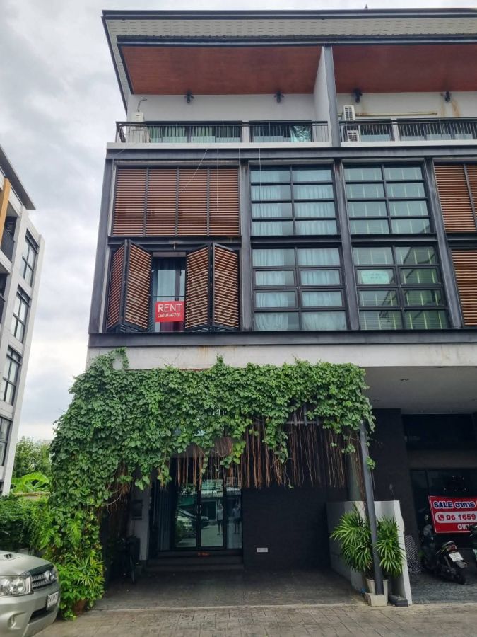 ให้เช่าอาคารพาณิชย์ / สำนักงาน - ให้เช่า ทาวน์โฮม 5 ชั้น ลาดพร้าว 83 ใกล้เลียบด่วน ทำโฮมออฟฟิศ หรือ ทำสตูดิโอได้ ใกล้ MRT สถานี ลาดพร้าว 83 แค่ 300 เมตร ราคา 60,000 บาท/เดือน