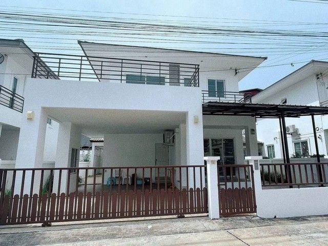 ให้เช่าบ้าน - ให้เช่าบ้านเดี่ยว 2 ชั้น หมู่บ้านคริสตัลพลัส 4นอน 3น้ำ น้ำไม่ท่วม พร้อมเฟอร์ ใกล้เครือสหพัฒน์ ใกล้นิคมปิ่นทอง ศรีราชา ชลบุรี