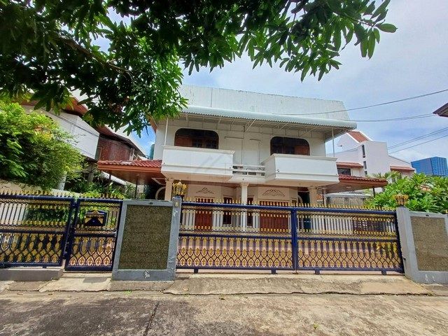 บ้าน - ให้เช่า-ขายบ้านเดี่ยว 2 ชั้น 75 ตรว. 8 ห้องนอน ย่านอารีย์ พหลโยธิน ซอยอารีย์สัมพันธ์ 4 ใกล้ BTS อารีย์ ** เหมาะอยู่อาศัย ทำออฟฟิศ หรือ Air BNB