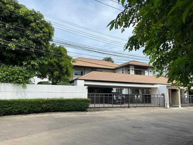 ขายบ้าน - ขายบ้านเดี่ยว 2 ชั้นย่านเลียบด่วน 260 ตรว. หมู่บ้านไพรเวท เนอวาน่า ลาดพร้าว ชอยโยธินพัฒนา พร้อมสระว่ายน้ำส่วนตัว