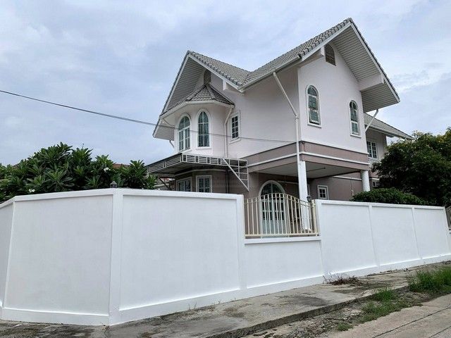 ขายบ้าน - ขายบ้านเดี่ยว 2.5 ชั้น หลังมุม 149 ตรว. หมู่บ้านเมืองทอง 4 ถนนสุขุมวิท 101 ซอยปุณณวิถี 53 ทำเลดี ใจกลางเมือง ใกล้แหล่งเศรษฐกิจ การเดินทางสะดวก