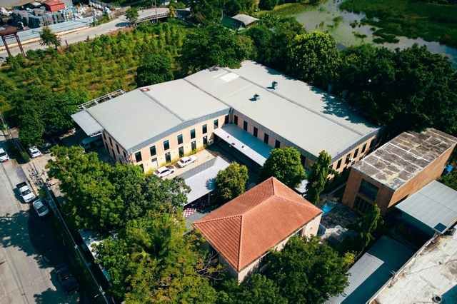 ขายโรงงาน / โกดัง - ขายโรงงาน พร้อมสิ่งปลูกสร้าง ซอยบางปลา 2 บางพลี ขนาด 4-2-0 ไร่ พื้นที่ใช้สอยรวม 1,345 ตารางเมตร แปลงสวยใกล้หัวมุมถนน พร้อมใบอนุญาต รง.4