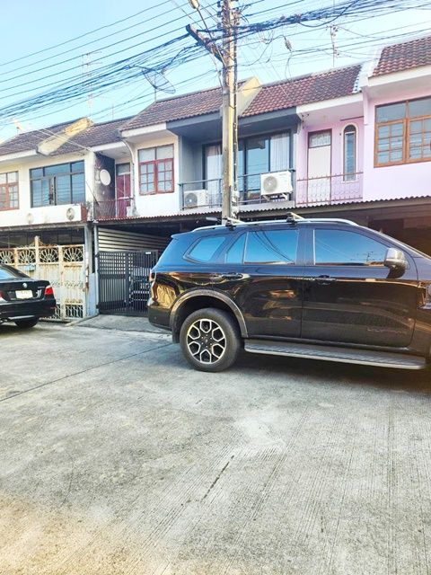 ให้เช่าทาวน์เฮาส์ - Centralลาดพร้าว 2กม. เฟอร์ครบ 2แอร์ MRTภาวนา 1กม. MRTลาดพร้าว 1.3กม. ให้เช่าบ้านทาวน์เฮ้าส์ 2 ชั้น 2นอน รัชดาภิเษก32 900ม. ลาดพร้าว35-41