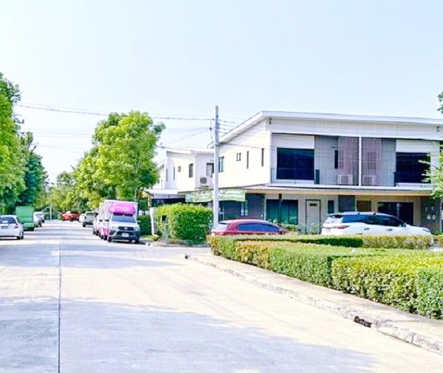 ให้เช่าทาวน์เฮาส์ - พร้อมเฟอร์ฯ วิวสวน อิมแพ็ค อารีน่า ลดครั้งที่3 โรบินสัน ศรีสมาน 2.7 กม. ทาวน์โฮม 2 ชั้น ห้องหัวมุม 28 ตร.วา. MRT แจ้งวัฒนะปากเกร็ด 28