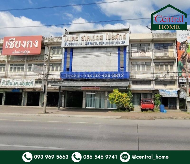 ขายอาคารพาณิชย์ / สำนักงาน - อาคารพาณิชย์ 3 ชั้นครึ่ง 3 คูหา ติดถนนเพชรเกษม ทำเลดี ราคาถูก