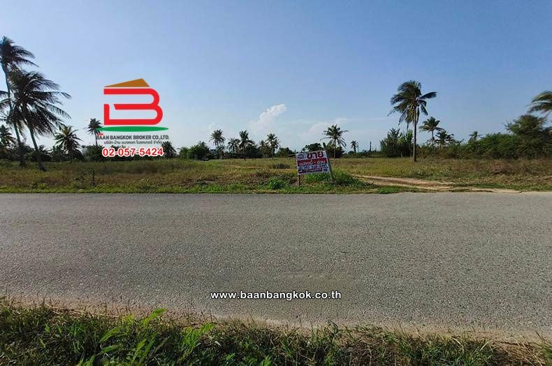 ขายที่ดิน - ที่ดินเปล่า เนื้อที่ 33-0-38 ไร่ ซอยสันตินคร ใกล้หมู่บ้านศิริวรรณ ถนนเพชรเกษม ตำบลอ่าวน้อย อำเภอเมืองประจวบคีรีขันธ์ ประจวบคีรีขันธ์