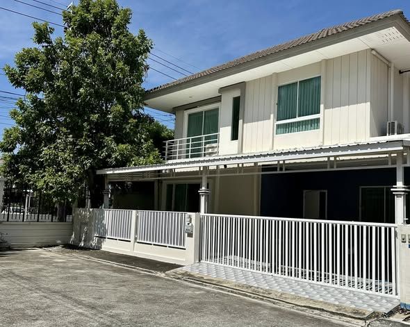 ให้เช่าบ้าน - ให้เช่าบ้านเดี่ยวเจ วิลล่า แพรกษา 25,000 /เดือน ฟรีค่าส่วนกลาง!