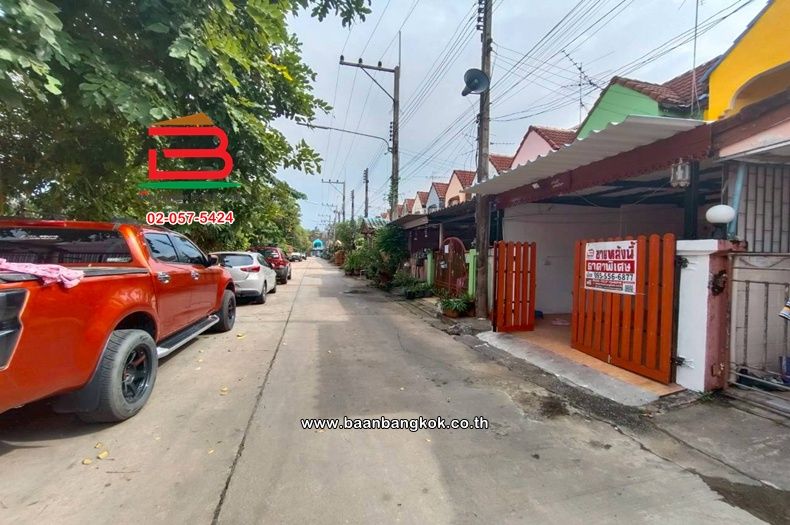 ขายทาวน์เฮาส์ - ทาวน์เฮาส์ เนื้อที่ 18 ตร.ว. หมู่บ้านบัวแก้ว สามโคก ซอยรุ่งทรัพย์ (วัดบัวแก้ววราราม) ถนนปทุมธานี-ศูนย์ศิลปาชีพบางไทร ตำบลบ้านปทุม อำเภอสามโคก ปทุมธานี