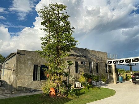 ให้เช่าบ้าน - ให้เช่า บ้านพูลวิลล่า สันผีเสื้อ วิวเขาและทุ่งนา เป็นบ้านชั้นเดียว ยกระดับ ตกแต่ง ทันสมัย