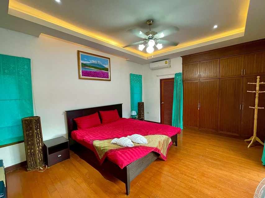 ให้เช่าบ้าน - บ้านพูลวิลล่าหัวมุม พร้อมสระว่ายน้ำส่วนตัว หมู่บ้านสยามเพลส (Siam Place) ซอยสยามคันทรีคลับ ใกล้ตลาดไร่วนาสินเพียง 1.9 กม. และใกล้