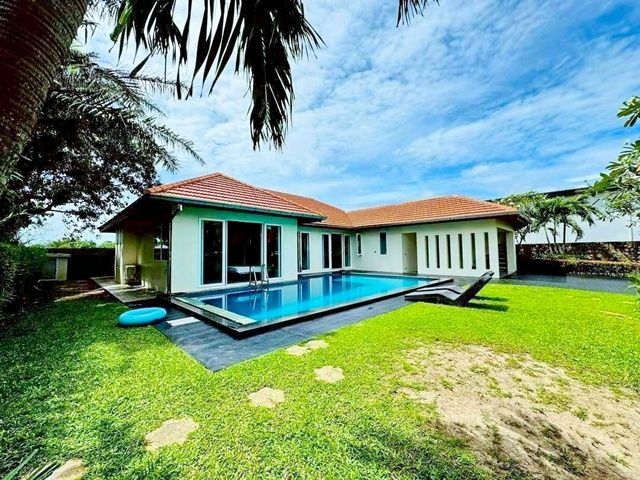 ให้เช่าบ้าน - ฟลาวเวอร์แลนด์ พัทยา 3.6กม. ให้เช่า พูลวิลล่า 4นอน สยามคันทรี คลับ โรลลิ่ง ฮิลล์ 3กม. ฝั่งข้ามทางรถไฟ ทุ่งกลม-ตาลหมัน 63ตร.วา.