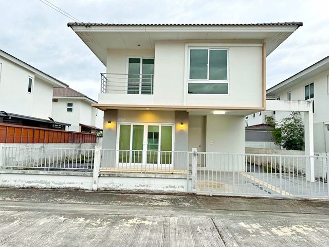 ให้เช่าบ้าน - บิ๊กซี หทัยราษฎร์ 3.2 กม. หทัยราษฎร์ 37-39 ให้เช่า บ้านเดี่ยว 2 ชั้น 50 ตร.วา. 200 ตร.ม. ตลาดหทัยมิตร 3.2 กม. 3 นอนรร.นานาชาติเกวลี 1.4 กม.