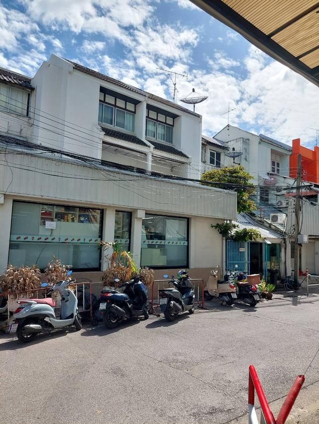 ขายทาวน์เฮาส์ - ขายทาวน์เฮ้าส์ 3 ชั้น 75 ตร.ว. 500 ตร.ม. อยู่ในบริษัทการบินไทย สำนักงานใหญ่ ย่านวิภาวดีรังสิต จตุจักร เหมาะแก่การ ทำธุรกิจ ราคาถูกมาก