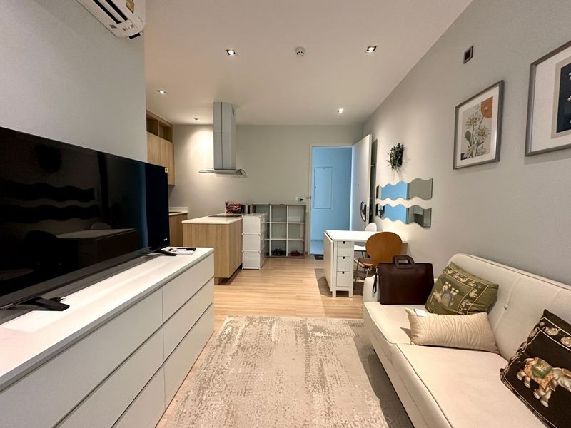 ขายคอนโด - ขายคอนโดอยู่เจริญ เรสซิเดนซ์ ทาวน์อินทาวน์-ศรีวรา ลาดพร้าว94 พื้นที่ 48.95 ตรม. ชั้น 1 มี 2 ห้องนอน สภาพสวยตกแต่งแล้ว พร้อมเข้าอยู่ ใกล้ทางด่วนศรีรัช