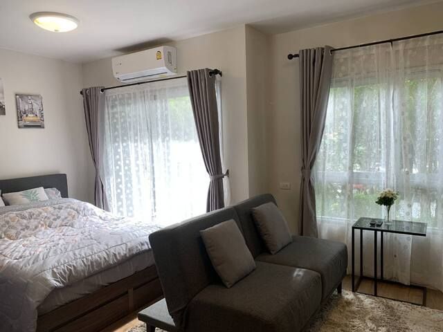 ขายคอนโด - ขาย คอนโดหรู พร้อมเฟอร์นิเจอร์ใจกลางอำเภอศรีราชา โครงการดีคอนโดบลิช